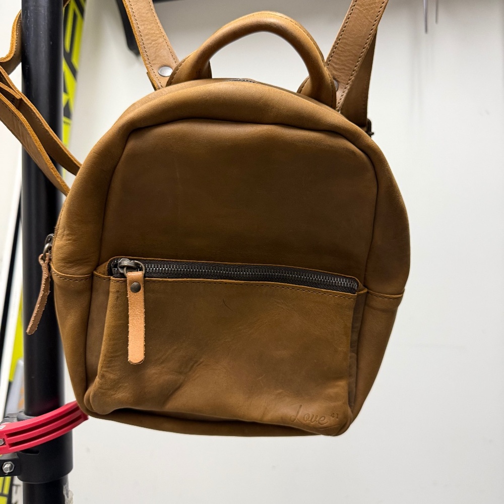 Love 41/Saddleback Leather Mini Backpack - image 3